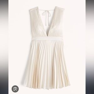 White Abercrombie & Fitch pleated dress